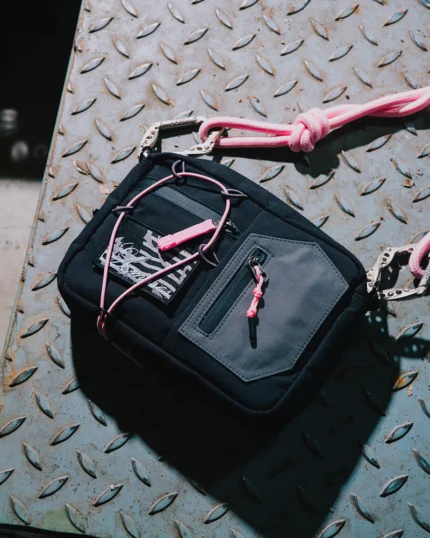 UNDERLOCK BLACK HANDBAG s